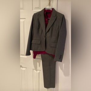 Anne Klein Suit Sets in Size 4